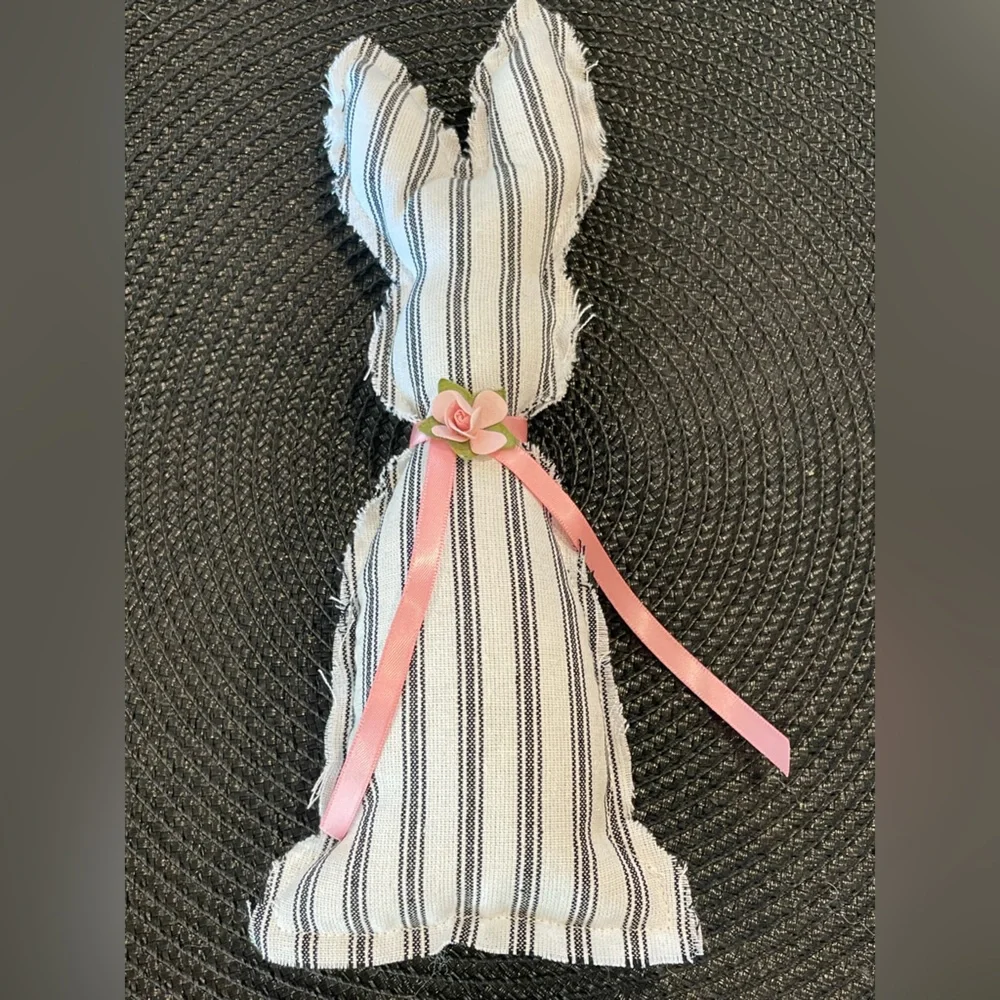 Bunnies Farmhouse Primitive Handcrafted New - Picture 4 of 6